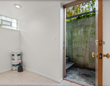 8536 Kedvale Avenue - Photo Thumbnail 15
