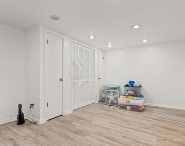 8536 Kedvale Avenue - Photo Thumbnail 11