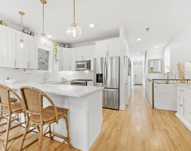 611 N Noble Street - Photo Thumbnail 2
