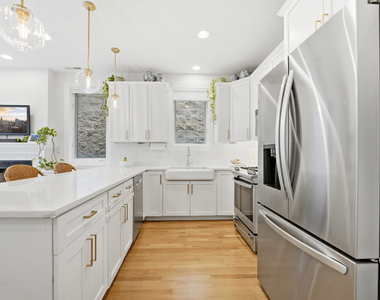 611 N Noble Street - Photo Thumbnail 3