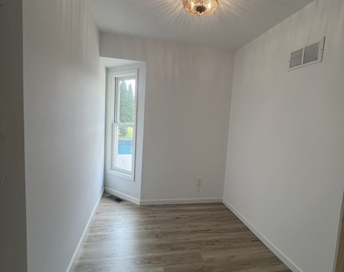 31109 Madison Street - Photo Thumbnail 12