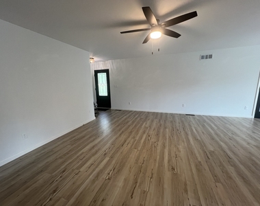 31109 Madison Street - Photo Thumbnail 3