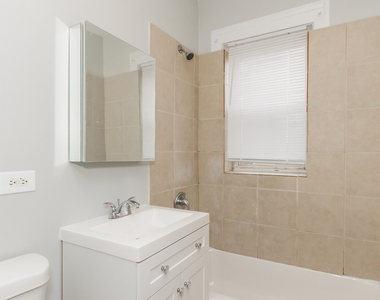 2722 W Rosemont Avenue - Photo Thumbnail 7