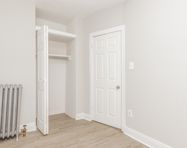 2722 W Rosemont Avenue - Photo Thumbnail 5
