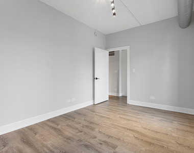 7645 N Sheridan Road - Photo Thumbnail 7