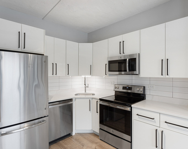 7645 N Sheridan Road - Photo Thumbnail 2