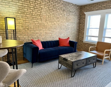 2607 W Gunnison Street - Photo Thumbnail 1