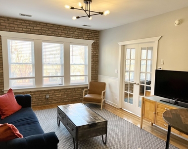 2607 W Gunnison Street - Photo Thumbnail 4