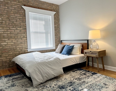 2607 W Gunnison Street - Photo Thumbnail 9