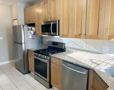 2607 W Gunnison Street - Photo Thumbnail 7