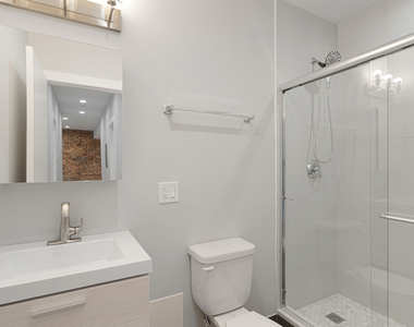 1556 W Juneway Terrace - Photo Thumbnail 4