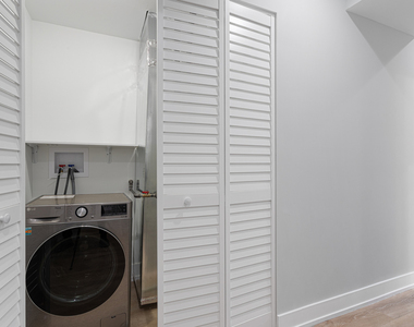 1556 W Juneway Terrace - Photo Thumbnail 7