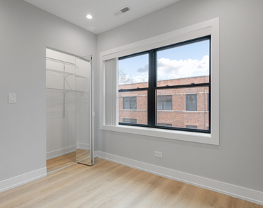 1556 W Juneway Terrace - Photo Thumbnail 8