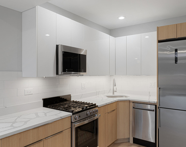 1556 W Juneway Terrace - Photo Thumbnail 5