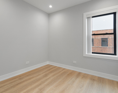 1556 W Juneway Terrace - Photo Thumbnail 9