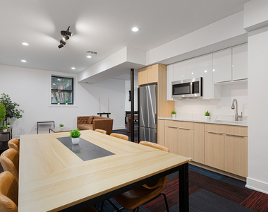 1556 W Juneway Terrace - Photo Thumbnail 14