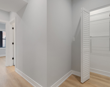 1556 W Juneway Terrace - Photo Thumbnail 10