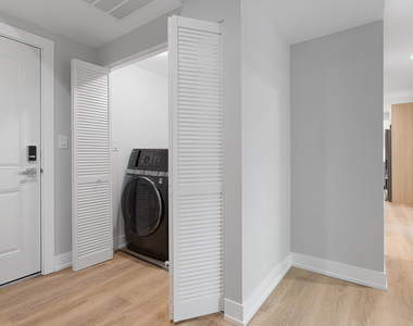 1558 W Juneway Terrace - Photo Thumbnail 10