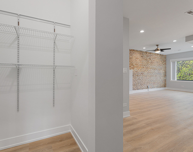 1558 W Juneway Terrace - Photo Thumbnail 5