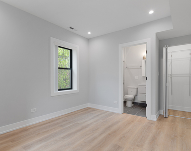 1558 W Juneway Terrace - Photo Thumbnail 7