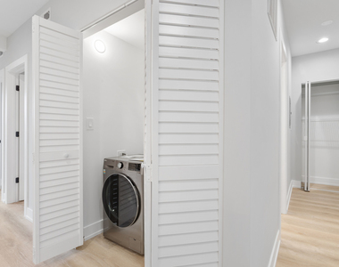 1554 W Juneway Terrace - Photo Thumbnail 7