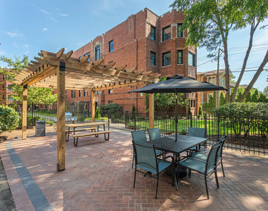 1554 W Juneway Terrace - Photo Thumbnail 1