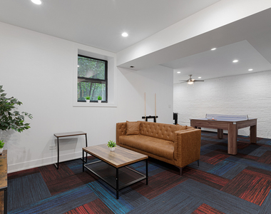 1554 W Juneway Terrace - Photo Thumbnail 15
