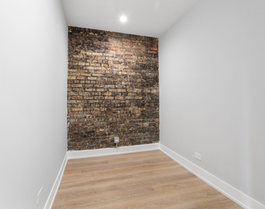 1554 W Juneway Terrace - Photo Thumbnail 8