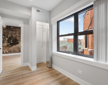 1554 W Juneway Terrace - Photo Thumbnail 10