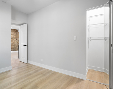 1552 W Juneway Terrace - Photo Thumbnail 9