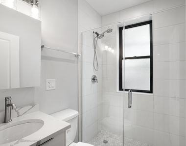 1552 W Juneway Terrace - Photo Thumbnail 11