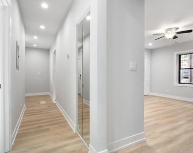1552 W Juneway Terrace - Photo Thumbnail 8