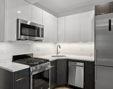 1552 W Juneway Terrace - Photo Thumbnail 2