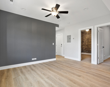 1552 W Juneway Terrace - Photo Thumbnail 3