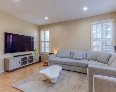 2498 Waterbury Lane - Photo Thumbnail 12