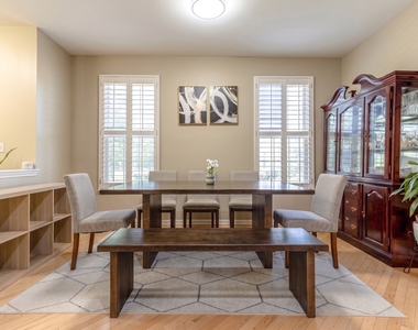 2498 Waterbury Lane - Photo Thumbnail 9