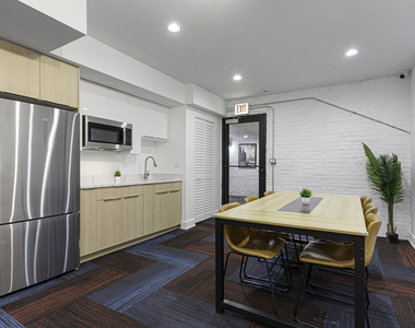 1552 W Juneway Terrace - Photo Thumbnail 14