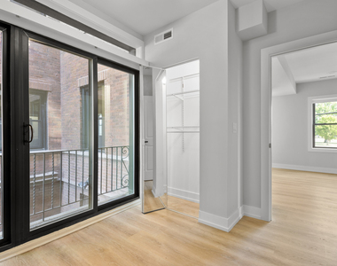 1552 W Juneway Terrace - Photo Thumbnail 7