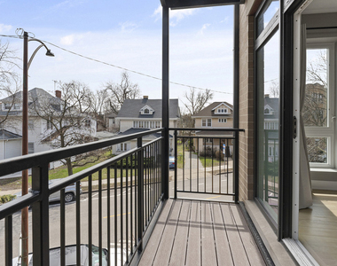 7430 N Hermitage Avenue - Photo Thumbnail 8