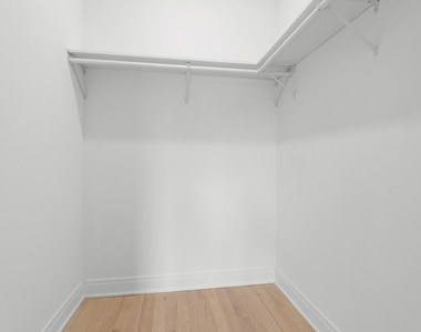 7430 N Hermitage Avenue - Photo Thumbnail 7