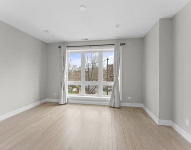 7430 N Hermitage Avenue - Photo Thumbnail 4