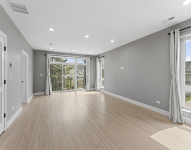 7430 N Hermitage Avenue - Photo Thumbnail 1