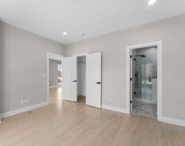 7428 N Rogers Avenue - Photo Thumbnail 6