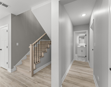 7428 N Rogers Avenue - Photo Thumbnail 8