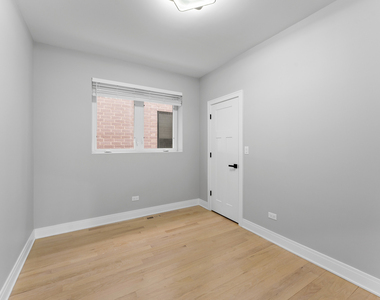 7428 N Rogers Avenue - Photo Thumbnail 11