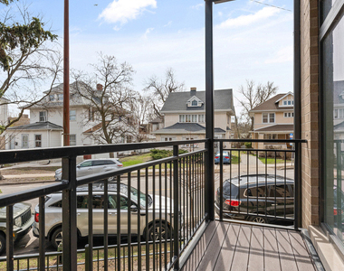 7428 N Rogers Avenue - Photo Thumbnail 12