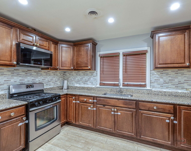 1195 Jeanette Street - Photo Thumbnail 7