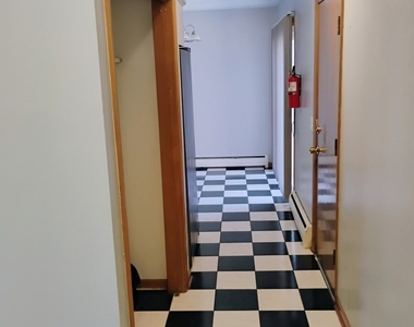 904 S Edward Street - Photo Thumbnail 5