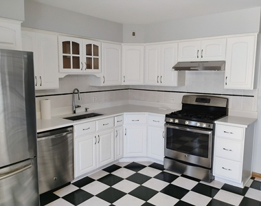 904 S Edward Street - Photo Thumbnail 2