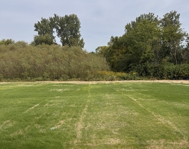 428 Lakeshore Court - Photo Thumbnail 17